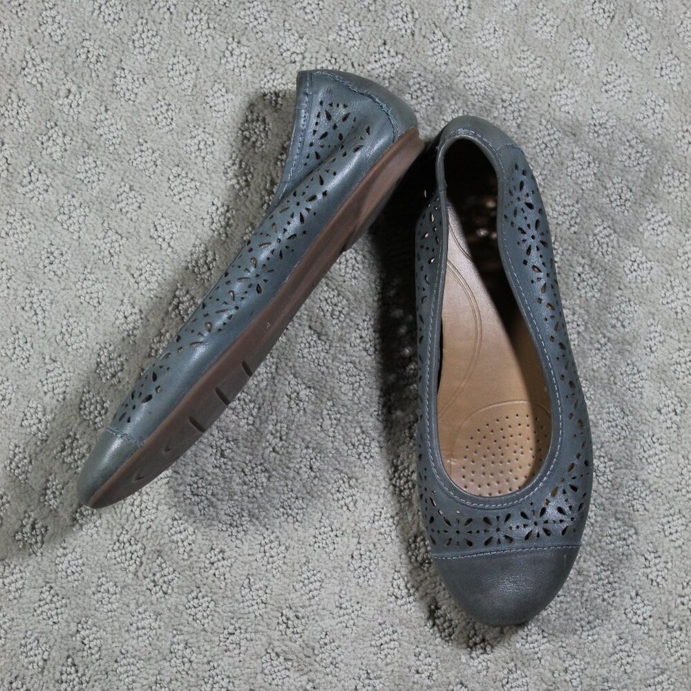 Clarks Women's Sz 6.5 M Grey Laser Cut Ballet Flats Shoes EUC